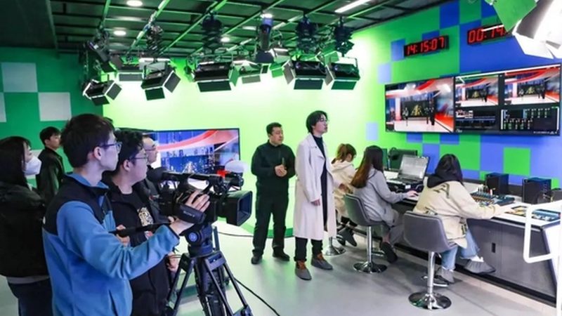 在短视频制作领域，拍摄剪辑软件主要分为以下几类：